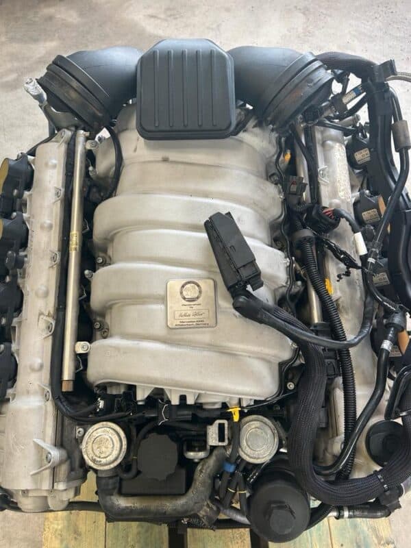 C63 AMG W204 engine